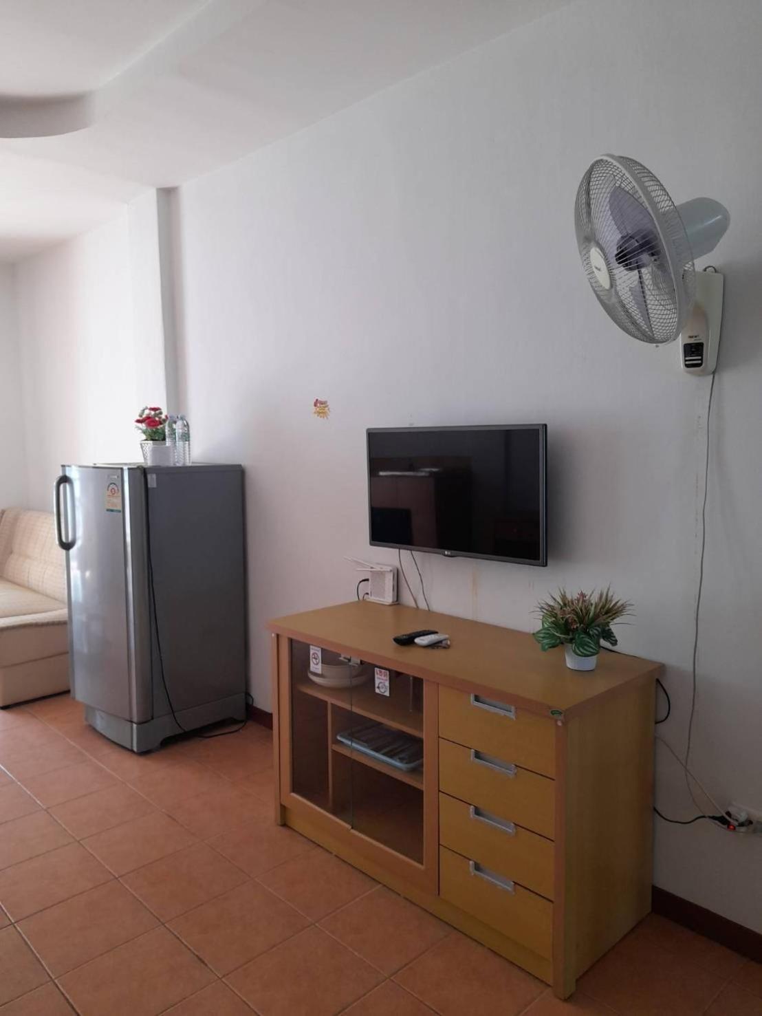 Appartement White House By Sorot ตึกขาวโดยโสรฬ à Jomtien Beach Extérieur photo