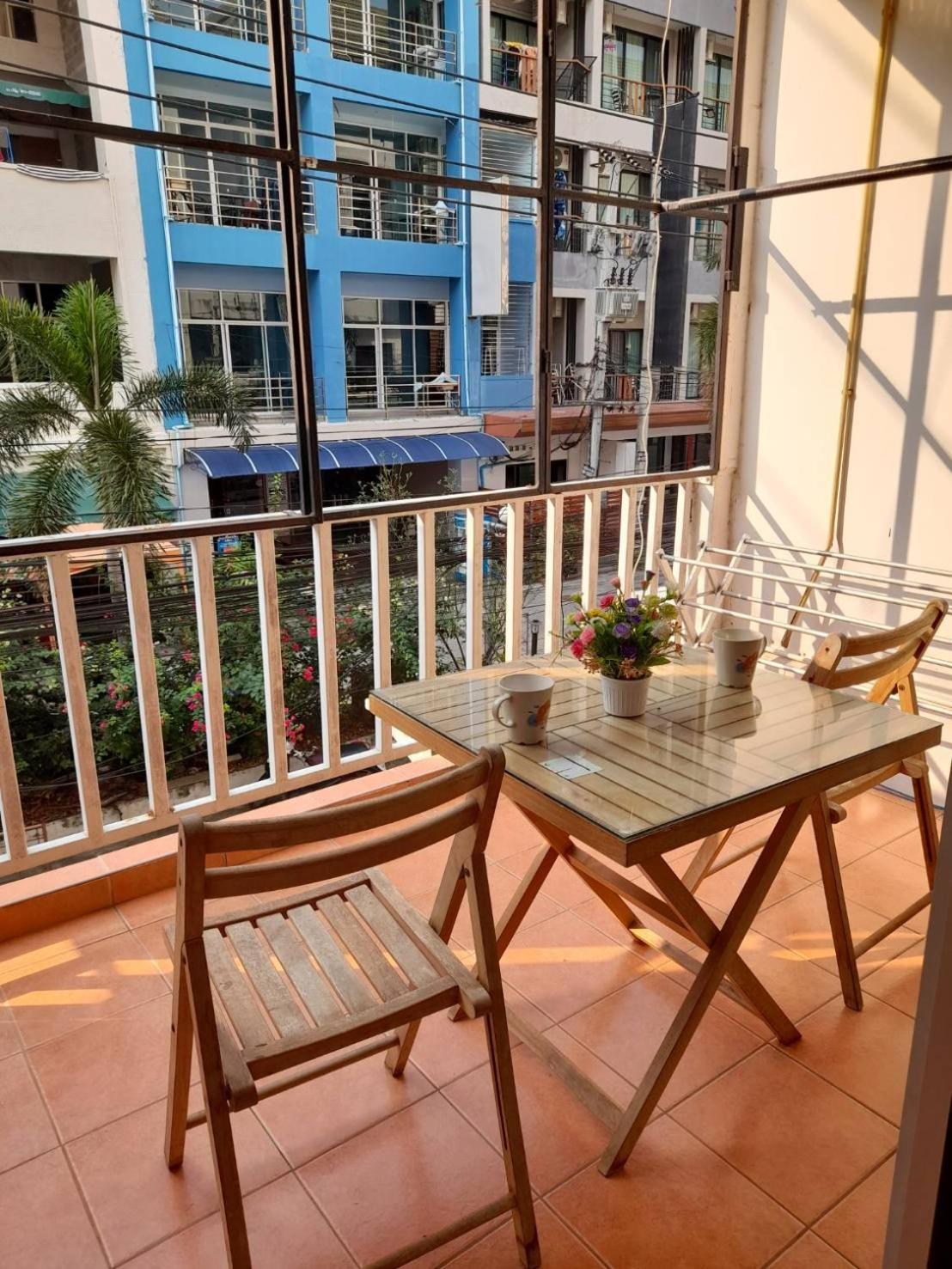 Appartement White House By Sorot ตึกขาวโดยโสรฬ à Jomtien Beach Extérieur photo