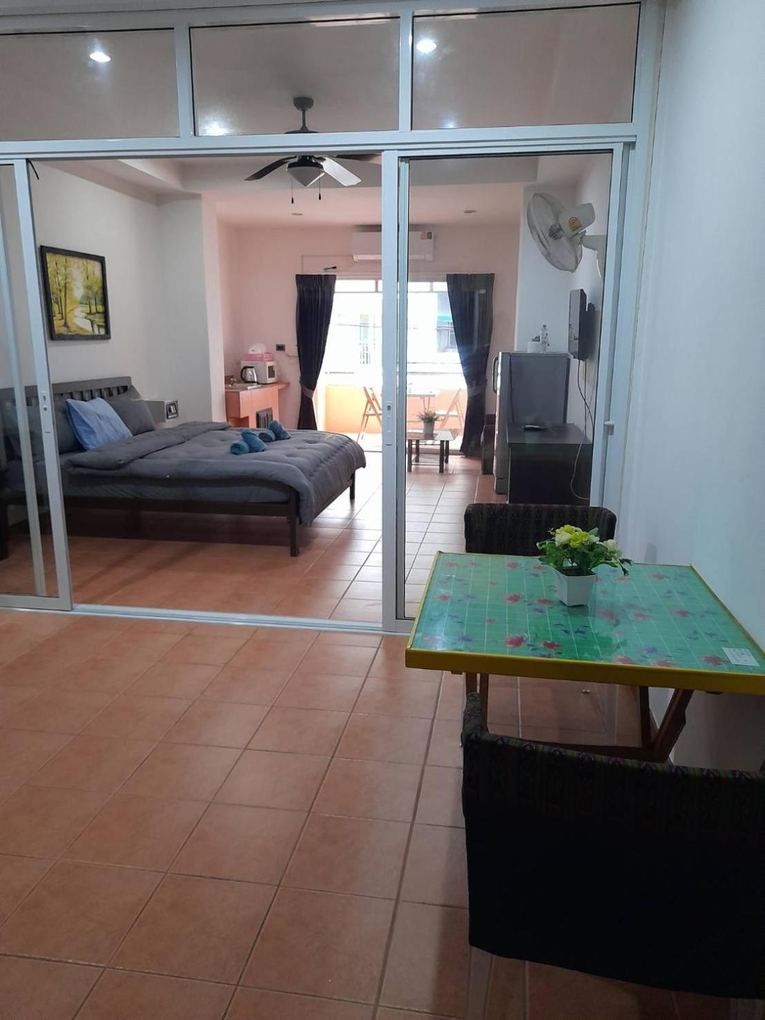 Appartement White House By Sorot ตึกขาวโดยโสรฬ à Jomtien Beach Extérieur photo